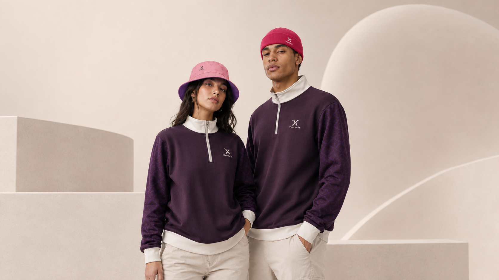 Modelos usando indumentaria urbana de Xendaria
